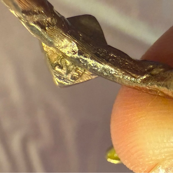 Vintage Gold Hammered Set of 3 Rings with Black Stones Size 6 - Picture 6 of 6